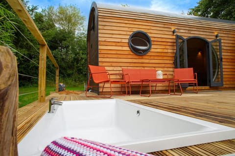 Deck area with sunken bath