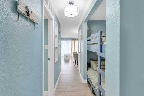 6300_Seawall_Blvd_Galveston_TX_77551_USA-Bedroom-IMG_3153