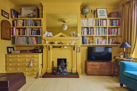 The Sofabed is in this part of the studio appartment