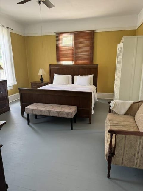 Large King bedroom