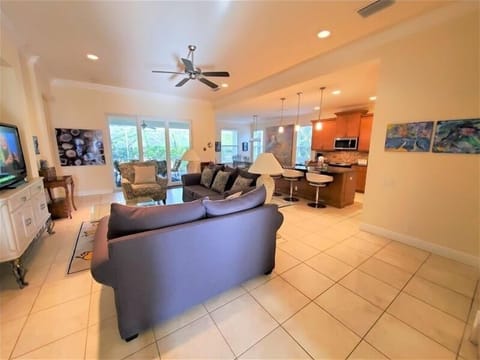 Casa Blanca living room