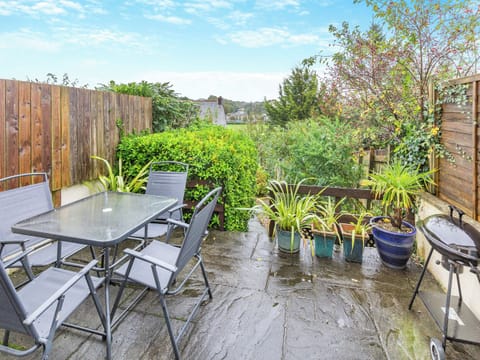 Sitting-out-area | River View, Wadebridge