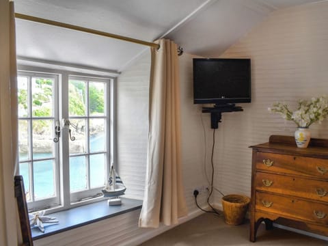 Double bedroom | Charlie Wilcox Cottage, Polperro