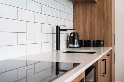 Premium House, 4 Bedrooms, Non Smoking, Kitchen | Private kitchen | Electric kettle, toaster