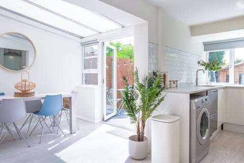 House | Private kitchen | Electric kettle, toaster