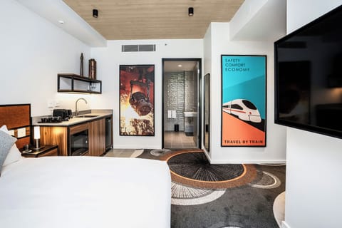 Accessible King Studio | In-room safe, desk, laptop workspace, soundproofing