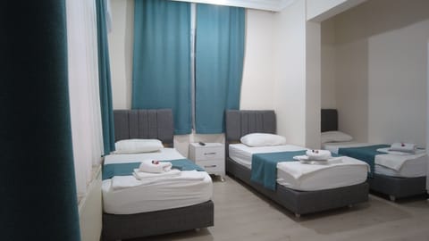 Standard Triple Room | Desk, free WiFi