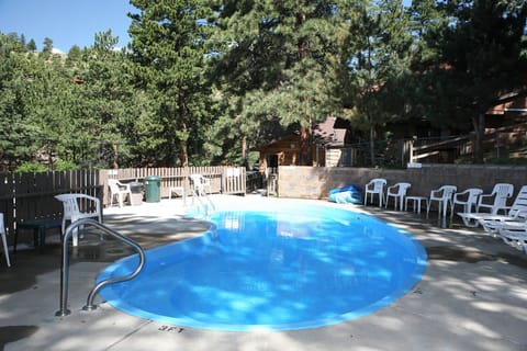 Heated Pool (Seasonal)