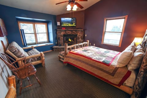 Single-Room Suite with Queen Bed