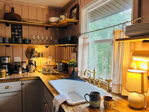 Kitchen with cute coffee bar with a view of the mountains🏔️
