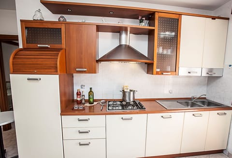 Apartment, 2 Bedrooms, Balcony, Garden View | Interior