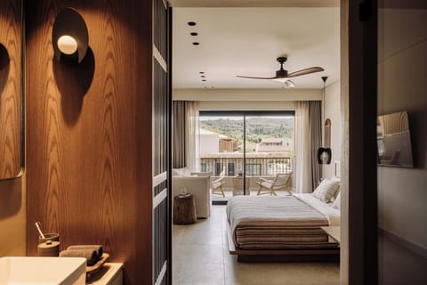 Deluxe Double Room | Minibar, free WiFi, bed sheets