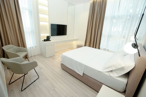 Luxury Room | Premium bedding, down comforters, memory foam beds