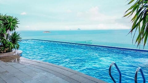 Indoor/outdoor pool