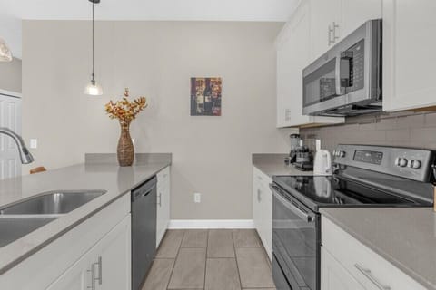 4935 Windermere Ave (7).jpg