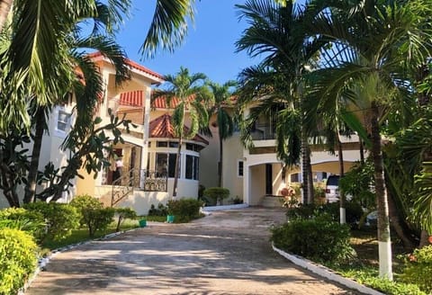 TopVilla, a 6,600 sqf mansion in Cardiff Hall, Runaway Bay JAMAICA