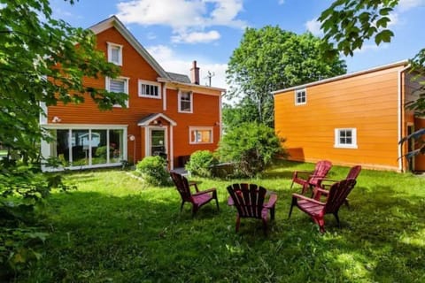 Here, amidst the hushed whispers of nature and the comforting crackle of burning wood, your family finds itself drawn together #Backyard #FirePit