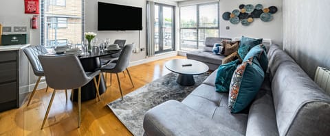 FLAT SCREEN TV WITH NETFLIX