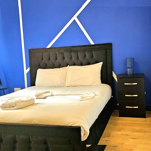 Classic Double Room, 1 King Bed, Courtyard View | Desk, laptop workspace, free WiFi