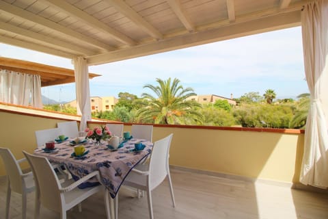 Apartment | Outdoor dining