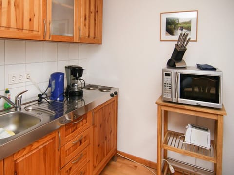 House | Private kitchen | Electric kettle, toaster, highchair