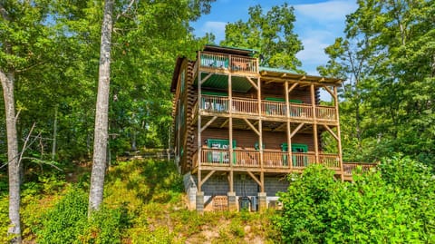 From below you can see all three levels of porches that provide areas to hang out on your own or with groups while you enjoy the amazing views.