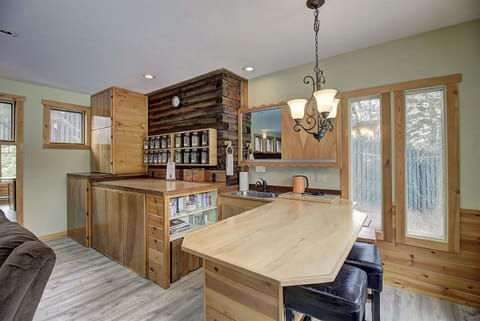 Herbal Tea Bar and puzzle counter