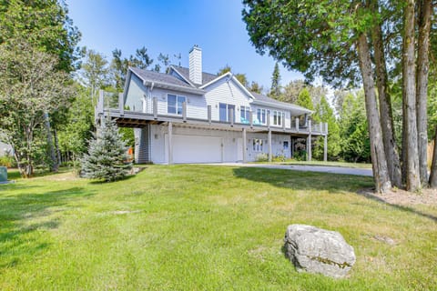 Sturgeon Bay Vacation Rental | 3BR | 2BA | Stairs Required | 2,500 Sq Ft