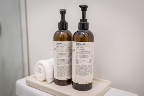 Granger City King ADA | Premium bedding, down comforters, pillowtop beds, free minibar