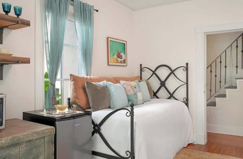 Preston sitting room with daybed