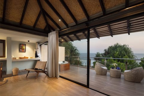Junior suite with ocean view | In-room safe, desk, blackout drapes, soundproofing