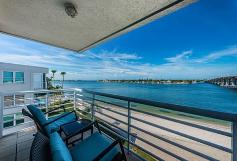 1-web-or-mls-Balcony 1