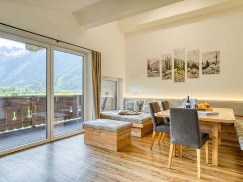 Apartment | Dining
