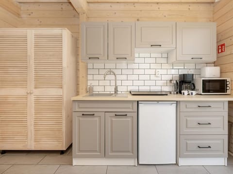 House | Private kitchen | Electric kettle, toaster, highchair