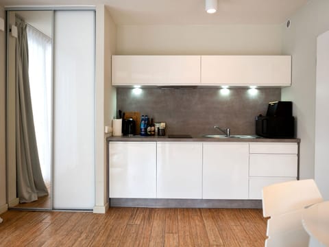 Apartment | Private kitchen | Electric kettle, highchair