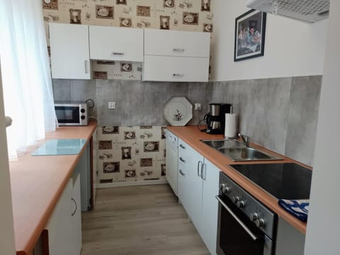 House | Private kitchen | Electric kettle, toaster, highchair