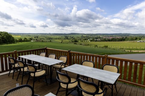 House | Outdoor dining