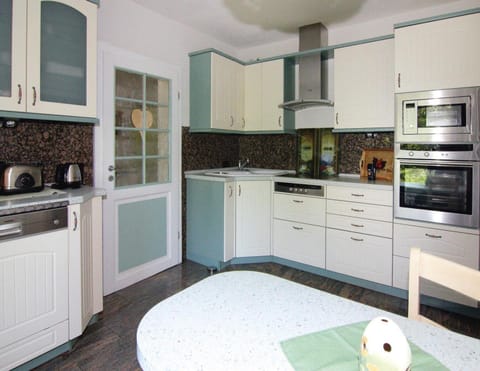 House | Private kitchen | Highchair