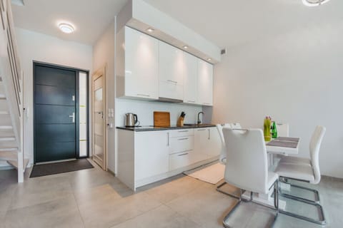 House | Private kitchen | Electric kettle, highchair