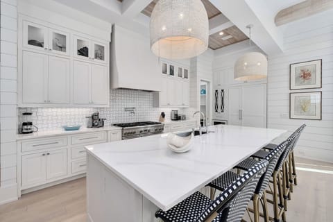 Bearfoot By The Sea (244)