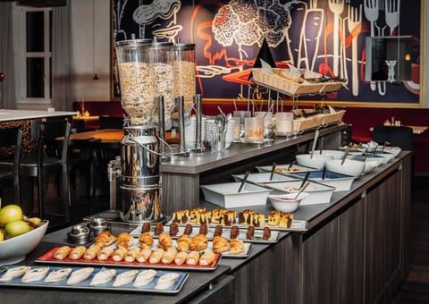 Daily buffet breakfast for a fee