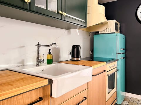 House | Private kitchen | Electric kettle, highchair