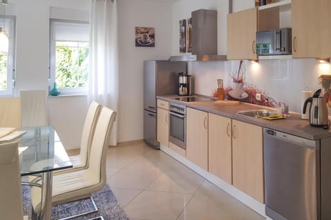 House | Private kitchen | Electric kettle, toaster, highchair