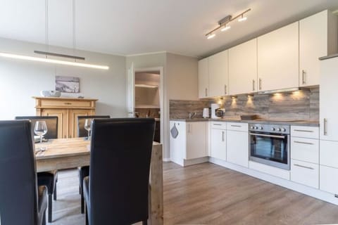 Apartment | Private kitchen | Electric kettle, toaster, cookware/dishes/utensils