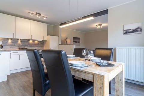 Apartment | Private kitchen | Electric kettle, toaster, cookware/dishes/utensils