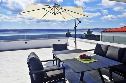 House | Outdoor dining