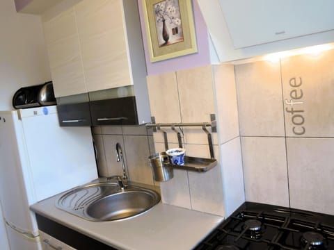 Apartment | Private kitchen | Electric kettle, toaster