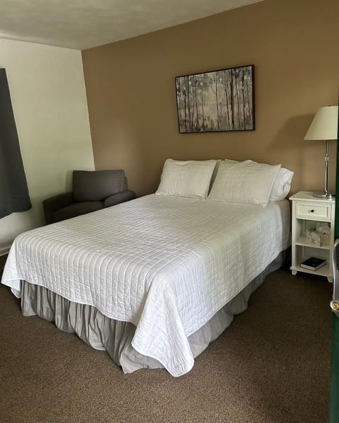 Standard Single Room, 1 Queen Bed | Free WiFi