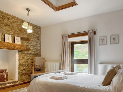 Double bedroom | Tawny Barn, Buxton