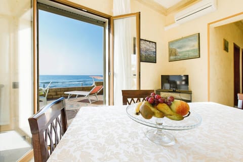 Apartment | Dining